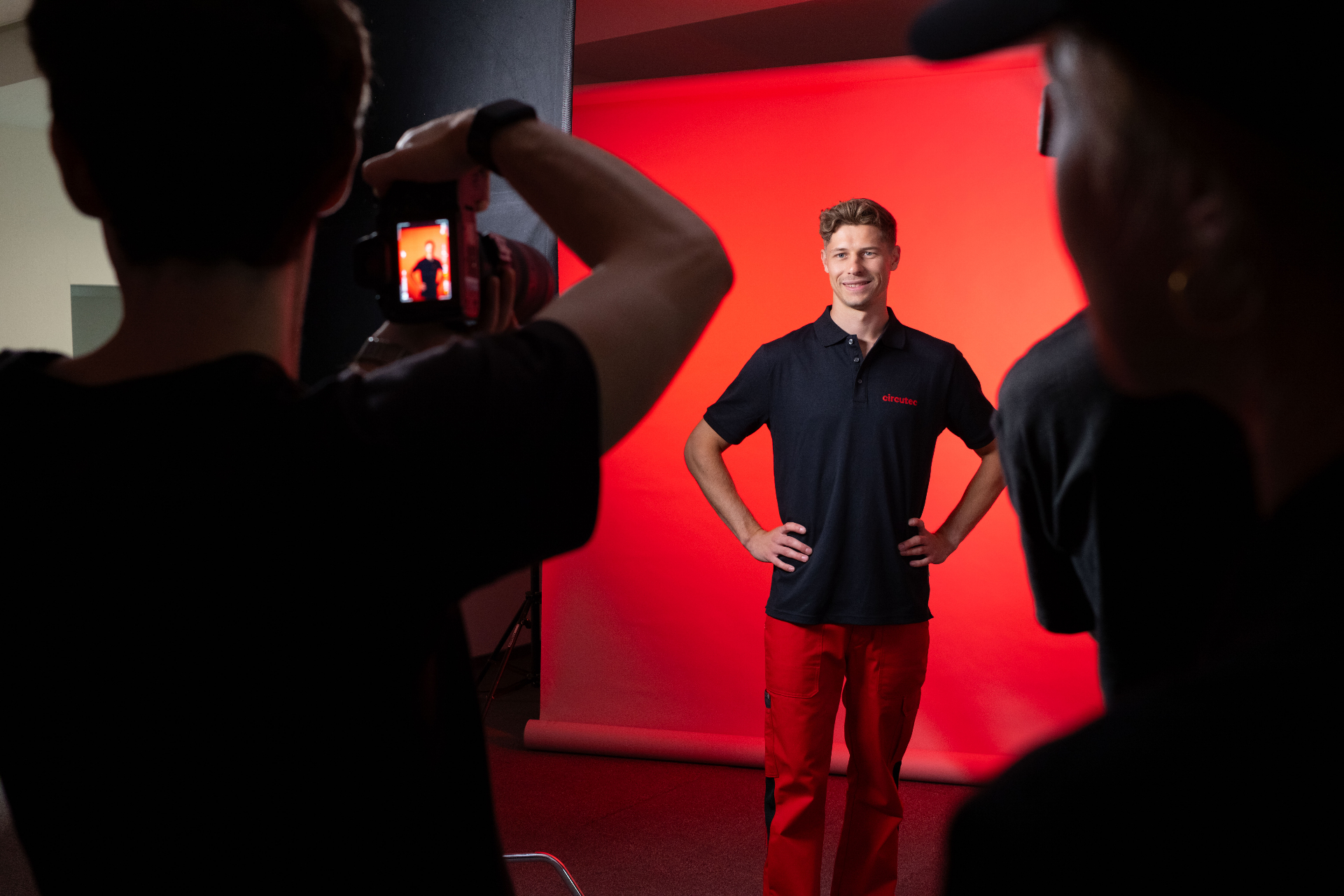 Behind the scenes: on-set portrait